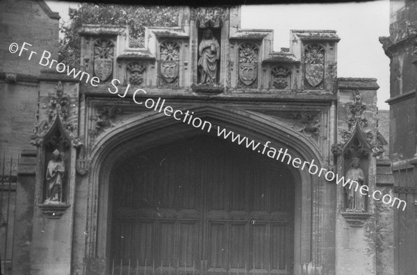 GATE OF MAGDALEN COLLEGE WITH CIPTER & BUST OF WOLSEY & STATUE OF ST MARY MAGDALEN(TELEPHOTO)